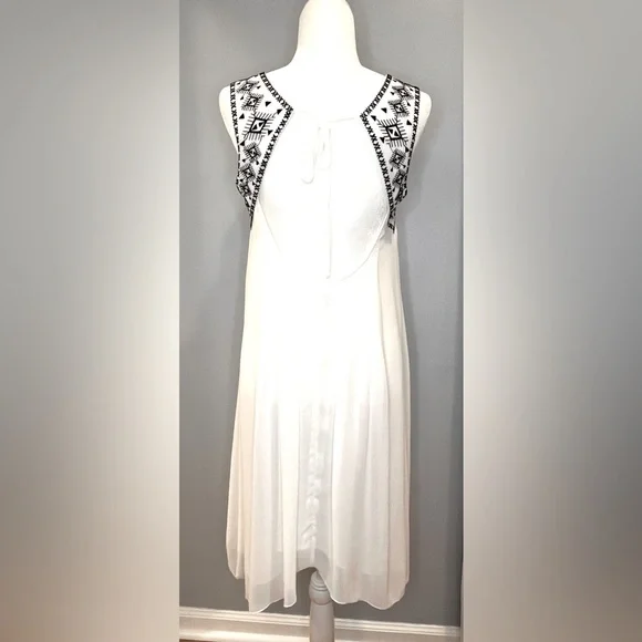 BCBGeneration Sheer, Flowing White Sleeveless Dress with Lining - Picture 6 of 13